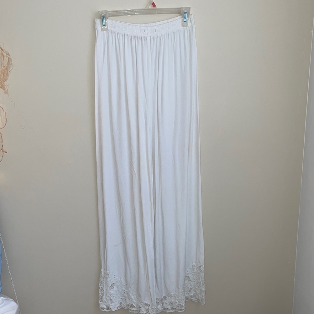 White flowy pants